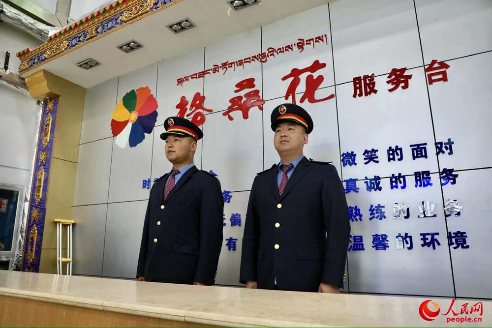 那曲火車站格?；ǚ?wù)臺(tái)。人民網(wǎng)記者 次仁羅布攝