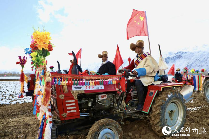 拉薩市墨竹工卡縣唐加鄉(xiāng)莫沖村的春耕儀式現(xiàn)場(chǎng)。人民網(wǎng) 次仁羅布攝