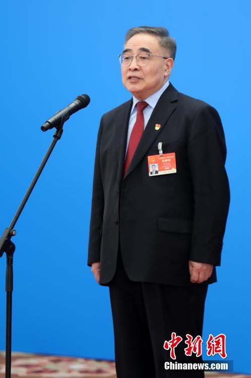 3月8日，第十三屆全國人民代表大會第四次會議舉行第二場“代表通道”采訪活動。圖為全國人大代表張伯禮通過網絡視頻方式接受采訪。 <a target='_blank' ><p  align=