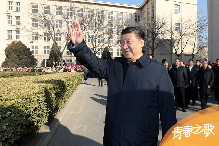 2019年1月17日，習(xí)近平在天津南開大學(xué)向?qū)W生揮手致意。